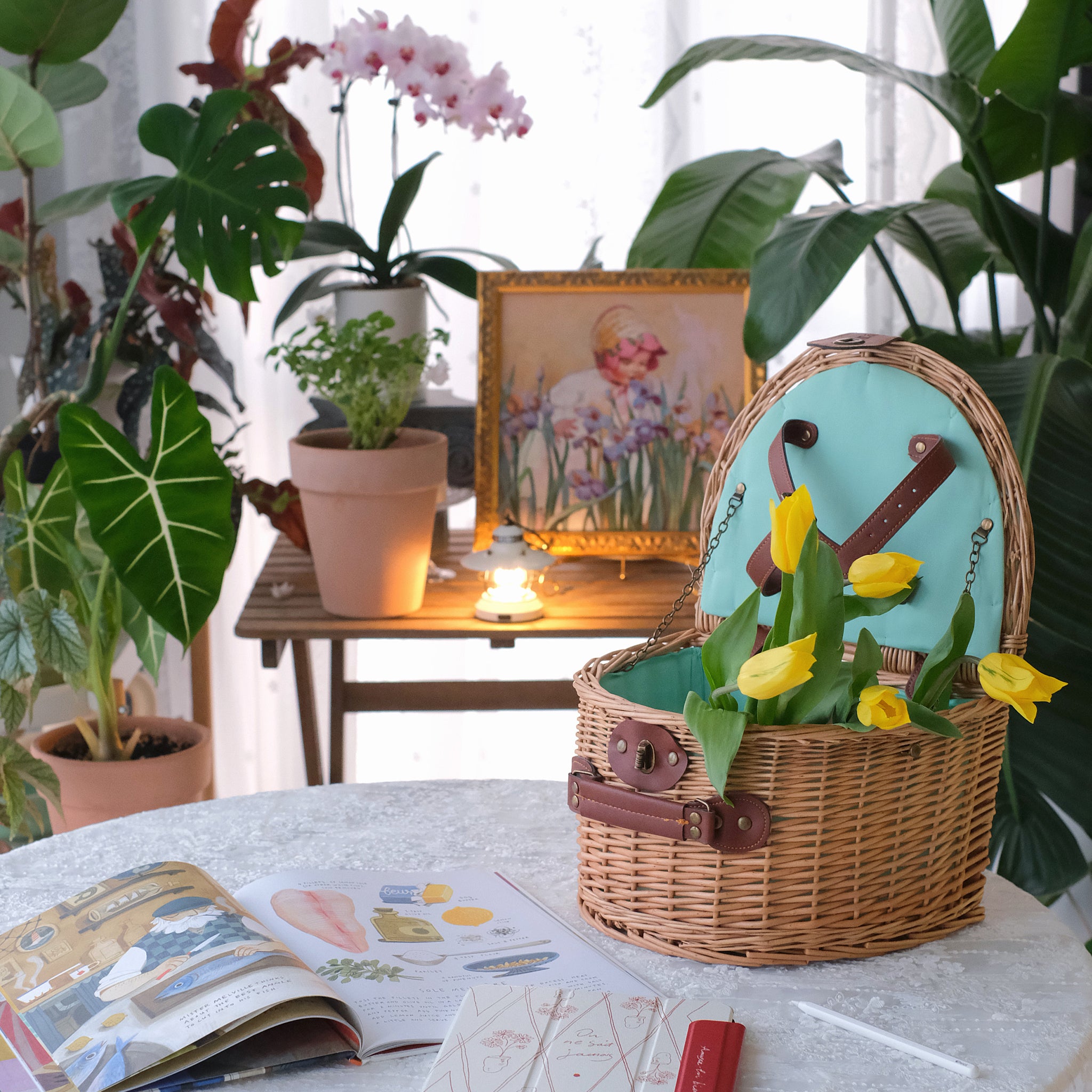 Scalloped Picnic Basket
